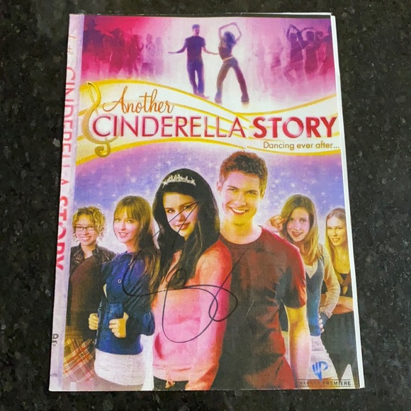 Autographed Selena Gomez movie cover - Picture 1 of 4